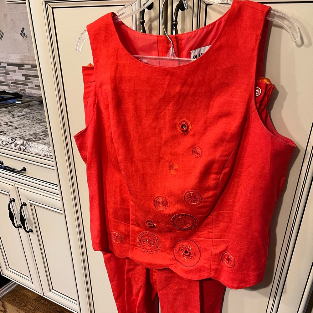 Stylish Red Women's Cropped Pants & Top Set